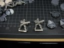 Miniaturen auf Bases stiften