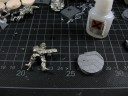 Hobbytipp - Miniaturen auf Bases stiften